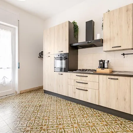 Mirea Domus - Sea View - 11 Beds Apartamento